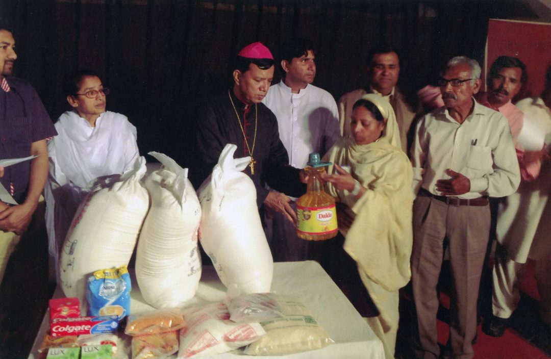 Emergency help for victims of bomb blast at St. John’s Catholic Church, Youhanabad