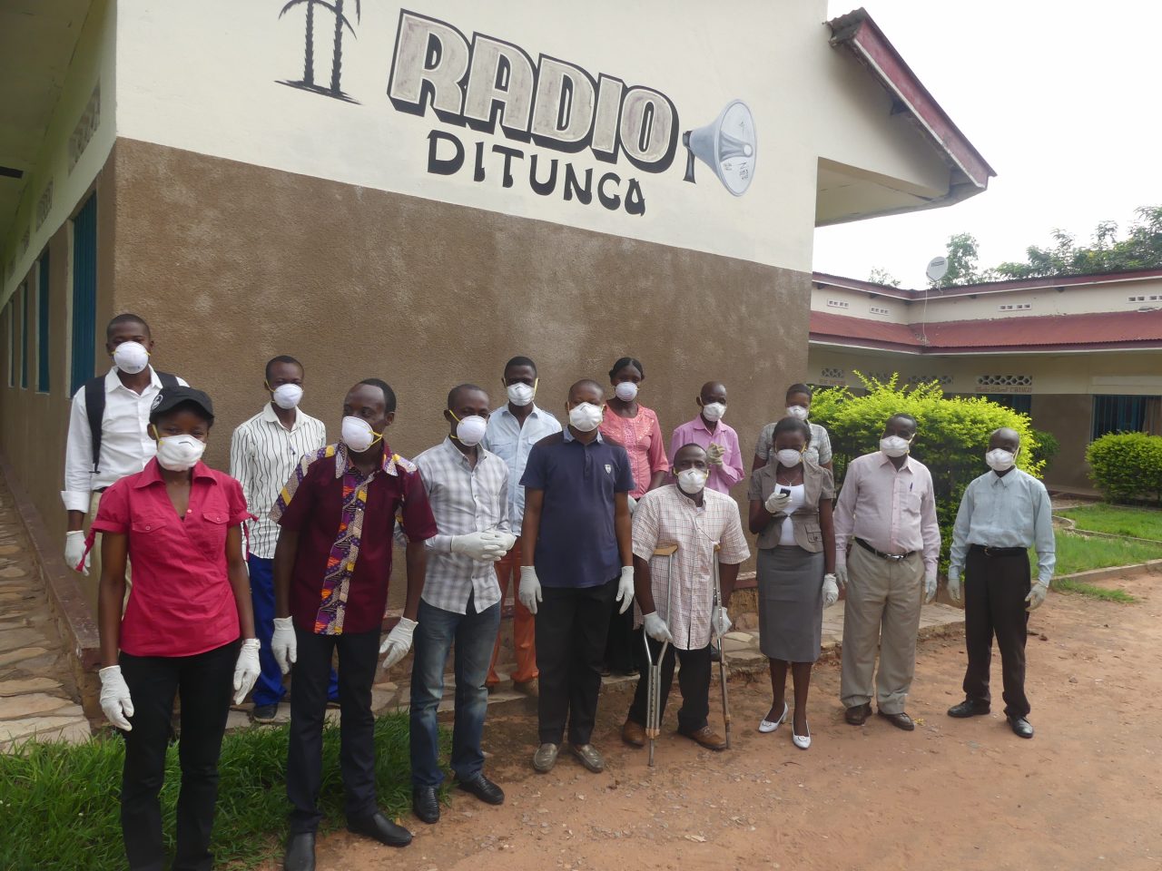Equipo de profesionales de radio Ditunga, apoyada por ACN en República Democrática del Congo. (ACN)