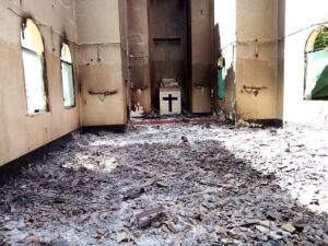 Iglesia de Mocímboa da Praia, norte de Mozambique, destruida por ataques terroristas. (ACN)