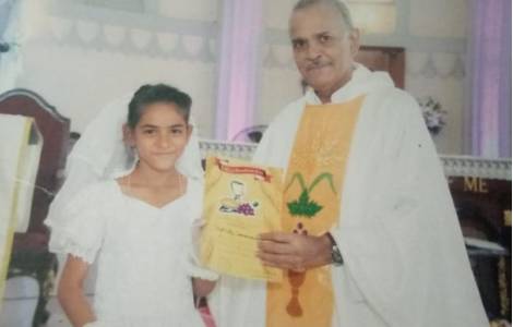 Fatima Arzoo Raja el dia de su Primera Comunión. (Agencia Fides)