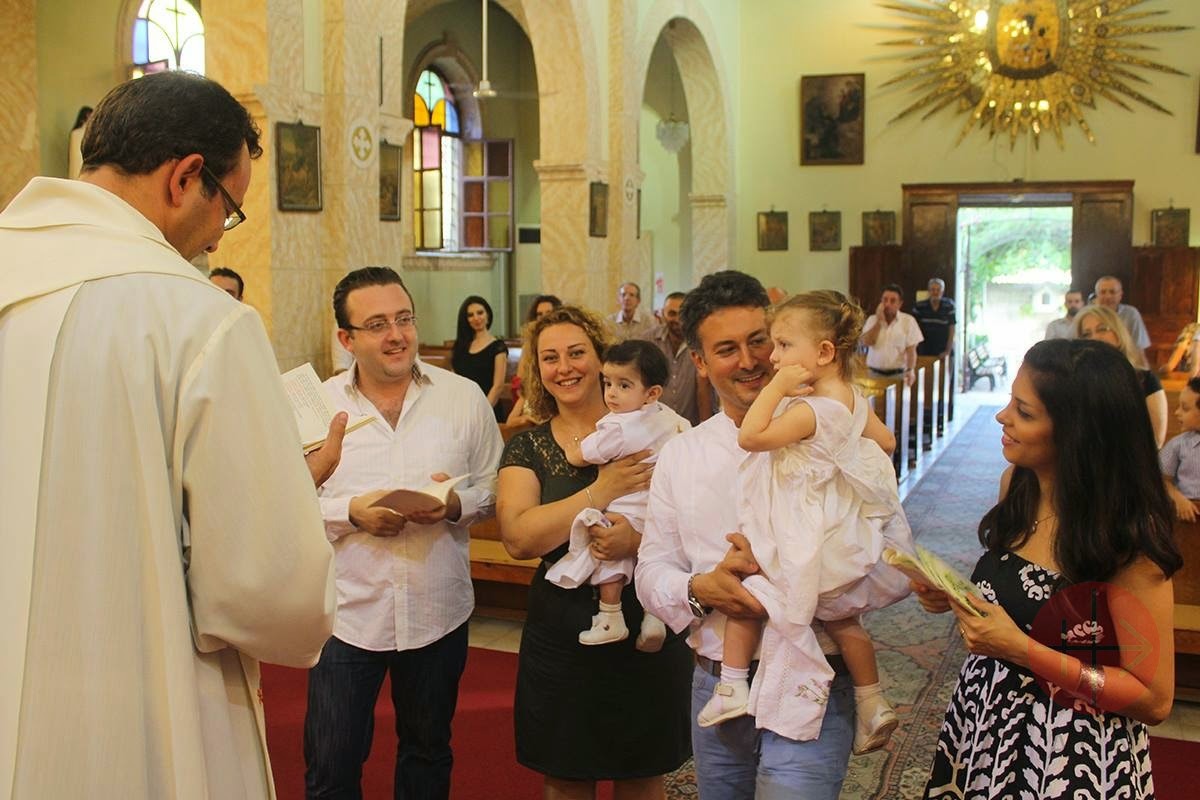 Celebración de un bautizo en la diócesis de Esmirna. (ACN)