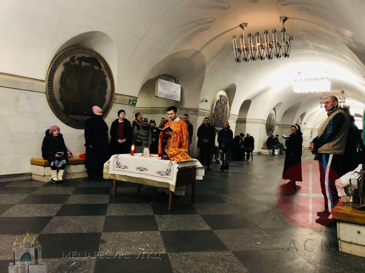Celebración de la Misa en el metro de Kiev. (ACN)