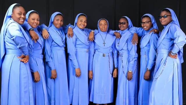 Un grupo de religiosas de las Hermanas de Jesús Salvador. Todas pertenecen a la congregación nigeriana de las Hermanas de Jesús Salvador y fueron retenidas cuando acudían a una Misa