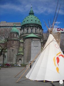 Un tipi en un parque llamado Canadá Place. (ACN)
