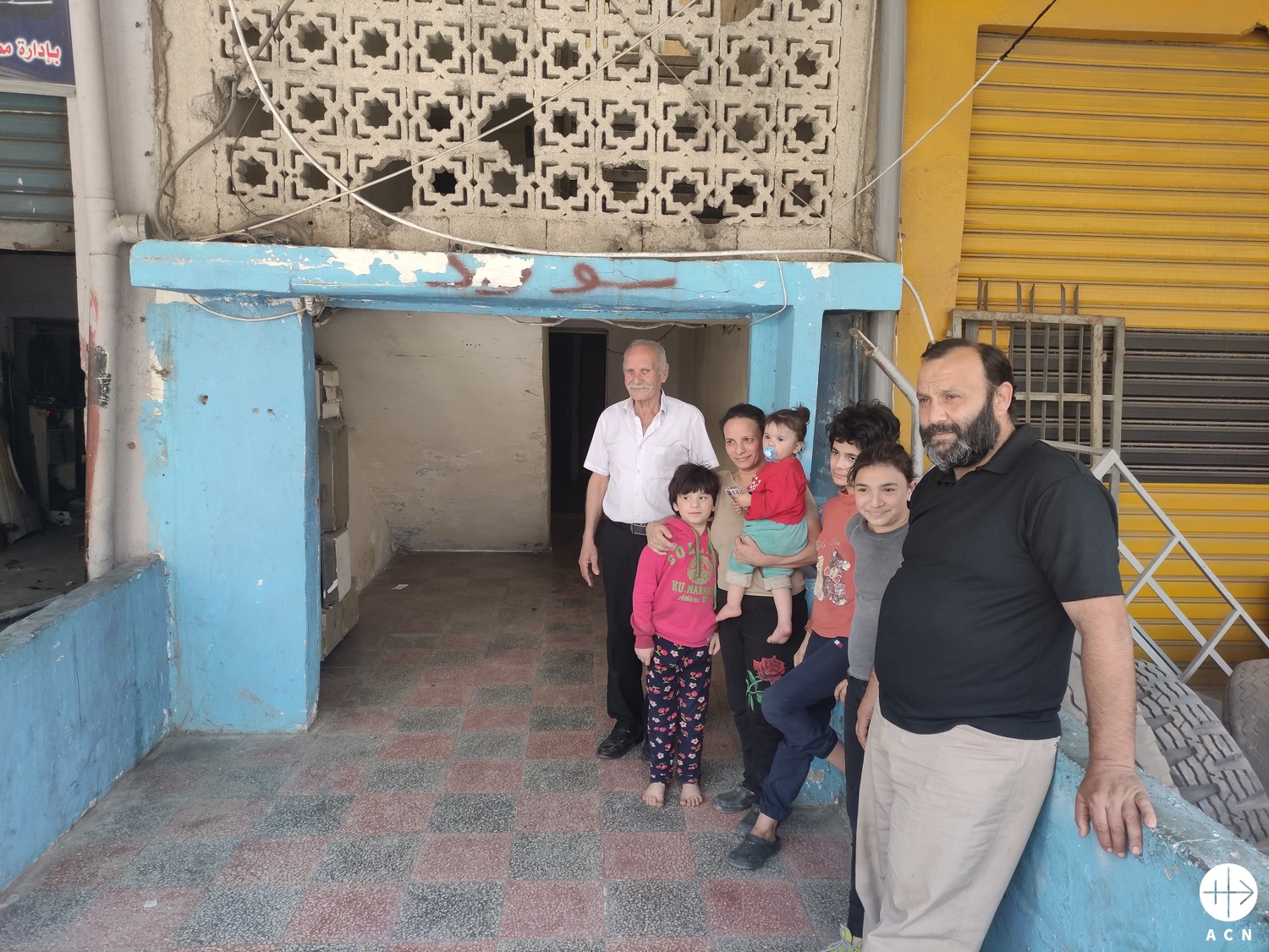 Familias cristianas en la localidad de Tiro, Líbano. (ACN)