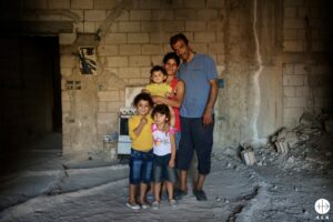 Familia de Marlen Makdesi y Yasser Satmi en Marmarita, Siria. (ACN)