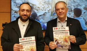Padre Fadi Najjar, izquierda, y Javier Menéndez Ros, derecha. (ACN)