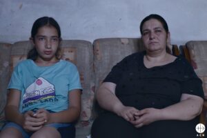 Mari Al Beik y su hija, miembros de la comunidad de sordomudos de la iglesia de Nuestra Señora de la Anunciación, Alepo, Siria. (ACN)