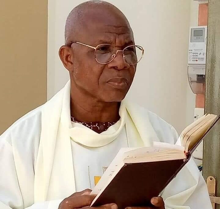 El padre Jacques Yaro Zerbo, asesinado tras un ataque perpetrado por hombres armados en Burkina Faso. (ACN)