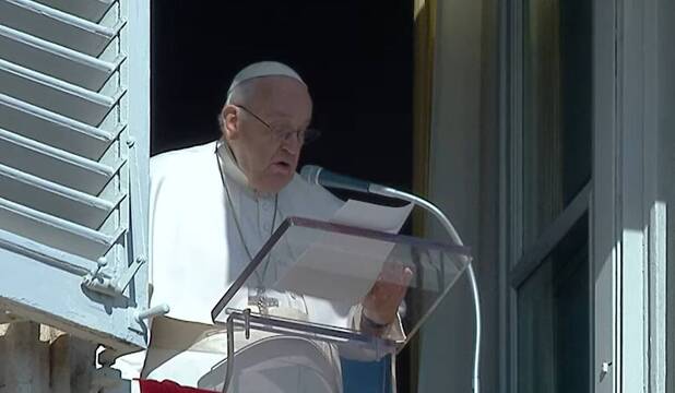 Francisco durante el rezo del Ángelus. (Vatican News)