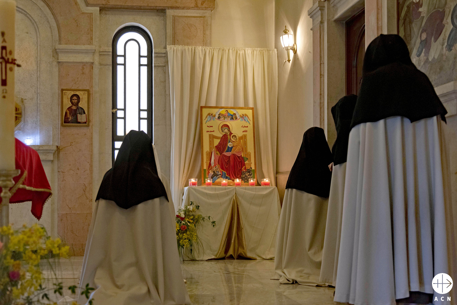 Religiosas carmelitas en la capilla de su convento de Alepo. (ACN)