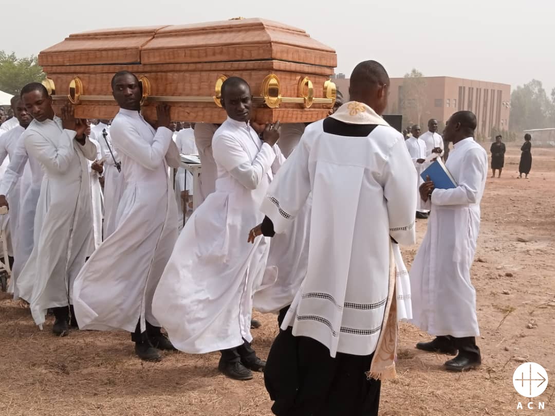 Entierro del seminarista Michael Nnadi, asesinado en Kaduna el 11 de febrero de 2020. (ACN)