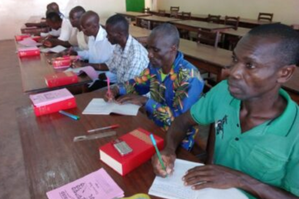 DEM.REP. CONGO / KALEMIE-KIRUNGU 16/00085Catechetical books for catechists trained at Diocesan Centre for Catechesis in Moba: Formation of catechists