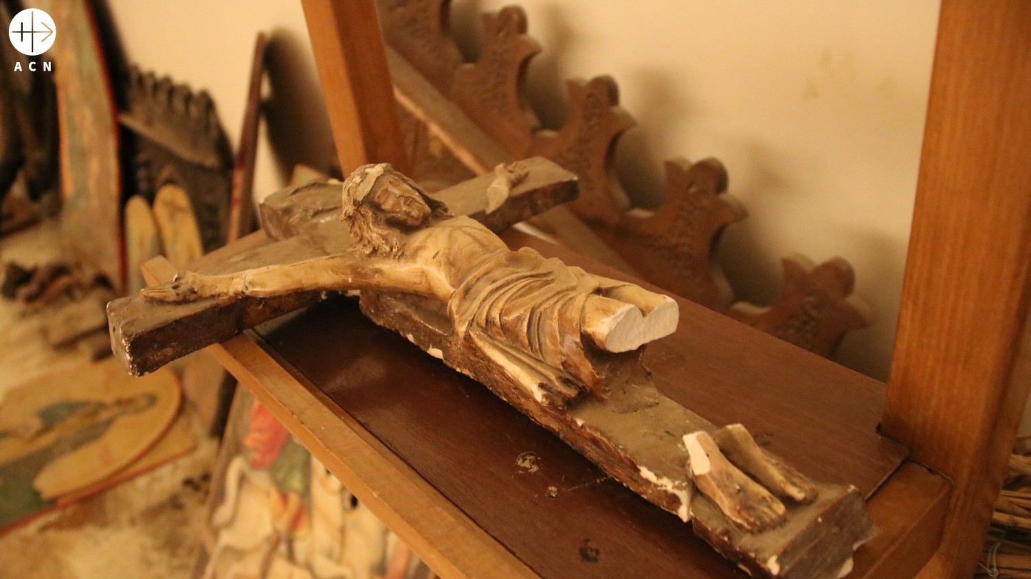 ACN-20211129-120121 Día de las víctimas de la persecución religiosa. Cruz destruida en la iglesia griega melquita de San Jorge en Maluola, Siria(ACN)