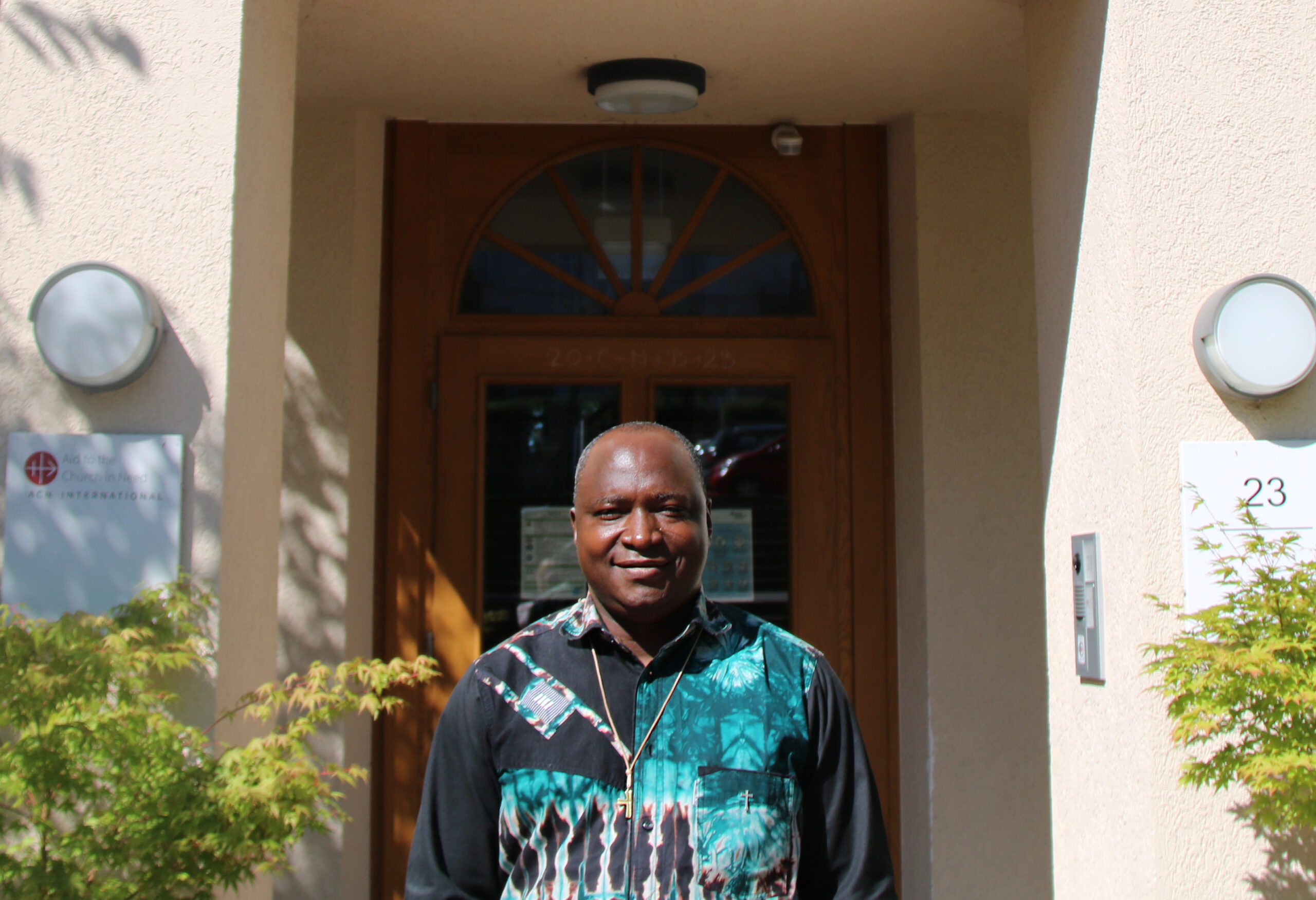 El padre Pierre Rouamba en Burkina Faso. (ACN) Testimonio de los cristianos de Burkina Faso y el padre Pierre Rouamba.