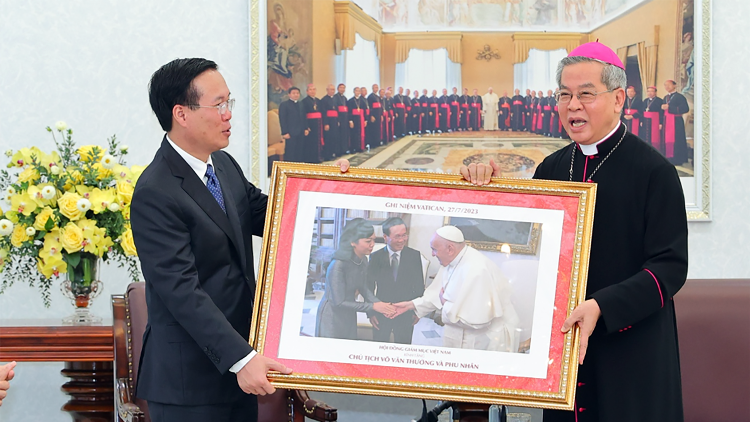 El Presidente de Vietnam, Võ Văn Thưởng, y el Presidente de la Conferencia Episcopal del país. (Vatican News)
