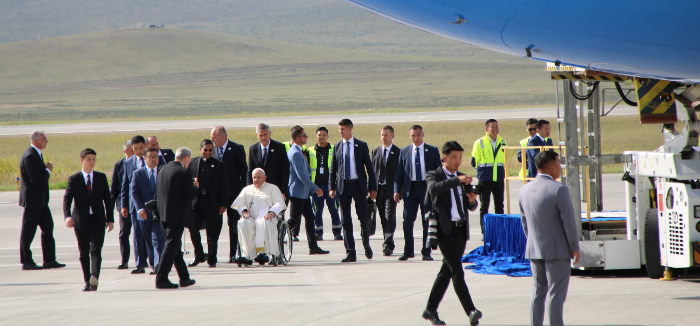 Llegada del Papa Francisco al aeropuerto internacional Chinggis Khaan de Ulán Bator en Mongolia. (ACN)
