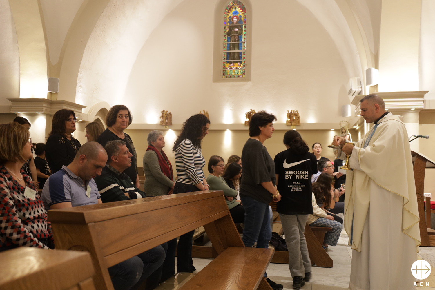 Celebración de la Misa en un encuentro de familias y jóvenes católicos de Israel. (ACN)