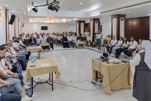 Cristianos sirios reunidos en el Hope Center