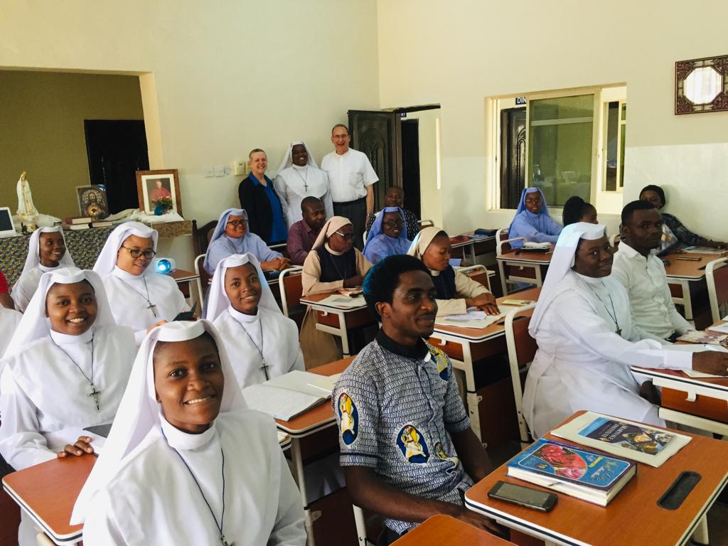 Las Hermanas del Inmaculado Corazón de María Madre de Cristo en Nigeria y el Instituto Maryvale. (ACN)