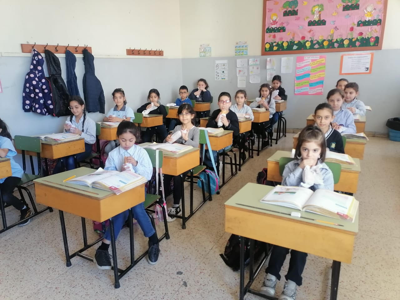 Apoyo alimentario a tres escuelas de barrios pobres de Beirut. (ACN)