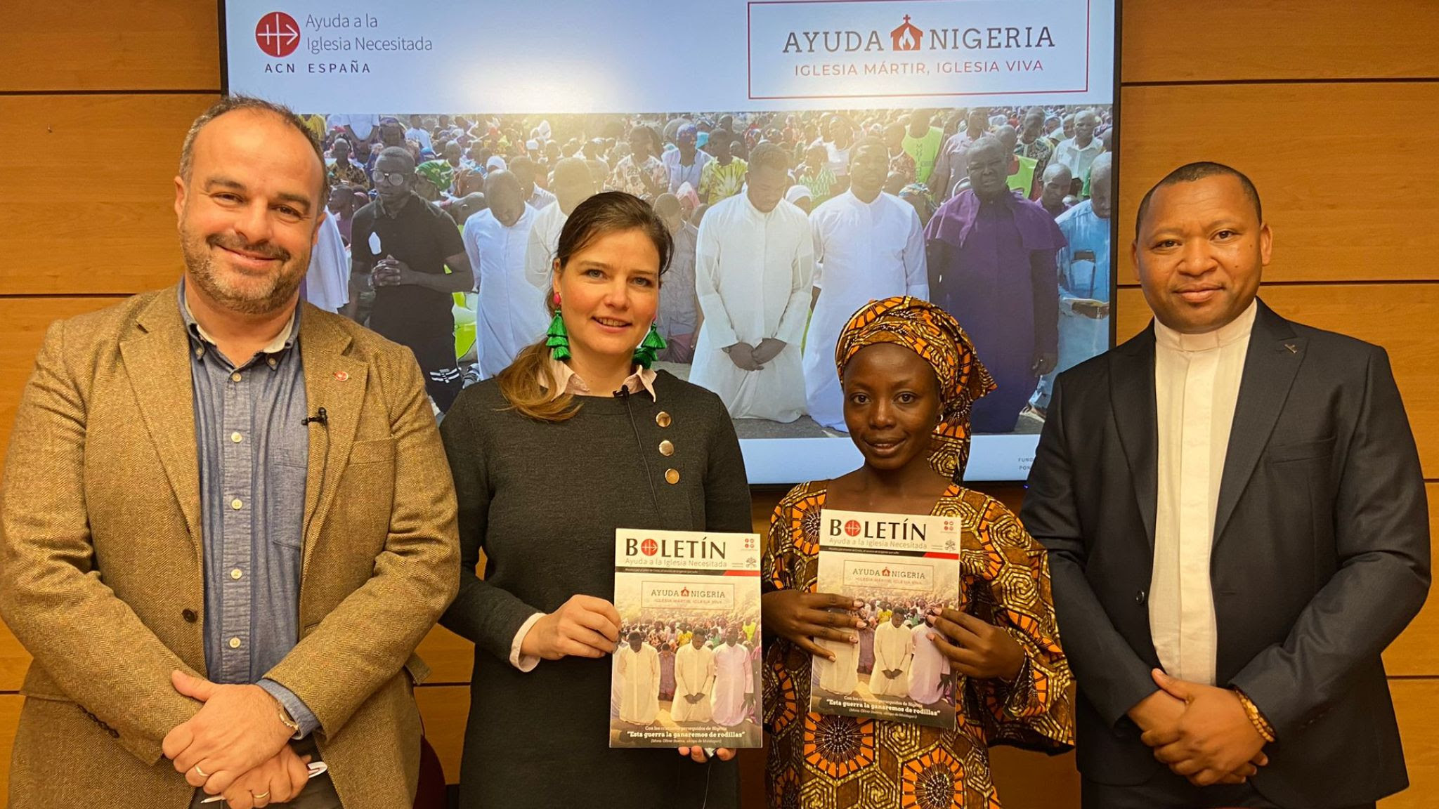 De izquierda a derecha: José María Gallardo, director de ACN España; Kinga von Schierstaedt, responsable de proyectos para Nigeria de ACN Internacional; Janada Marcus, superviviente del grupo yihadista Boko Haram; y P. Joseph Bature Fidelis, sacerdote de Nigeria. (Foto: ACN)