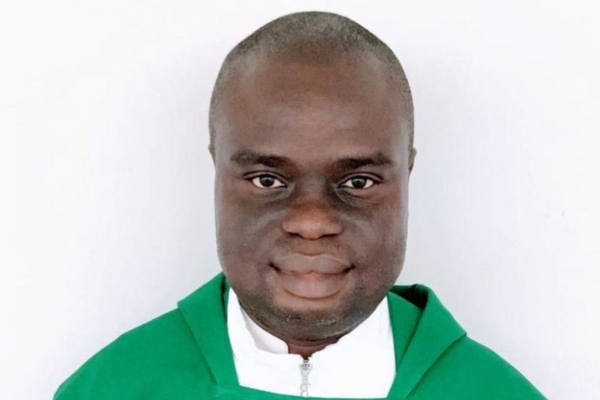P. Idahosa, sacerdote secuestrado en Nigeria