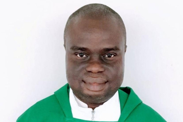 Foto -interior-testimonio-Idahosa-1 P. Idahosa, sacerdote secuestrado en Nigeria