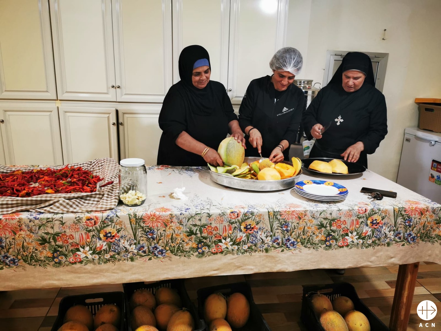Religiosas trabajando con desplazados en Jabboulé, Líbano. (ACN)