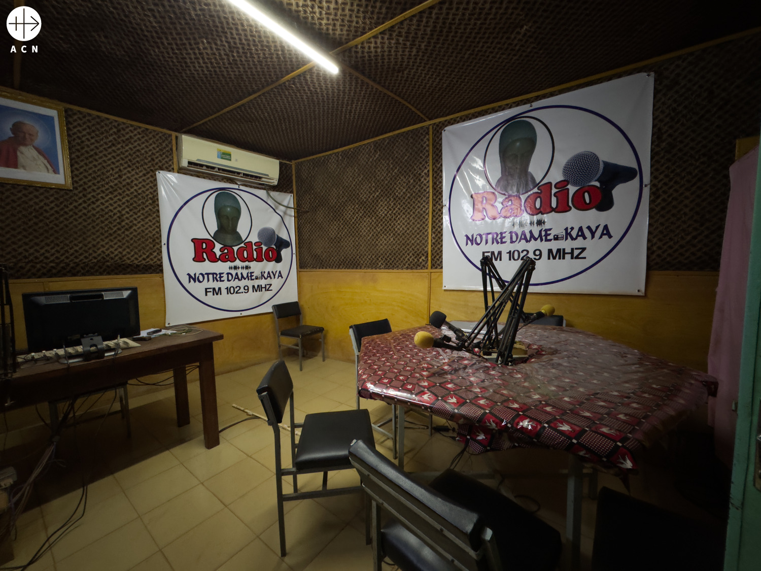Estudios de la radio católica de Notre Dame de Kaya (Foto © ACN)