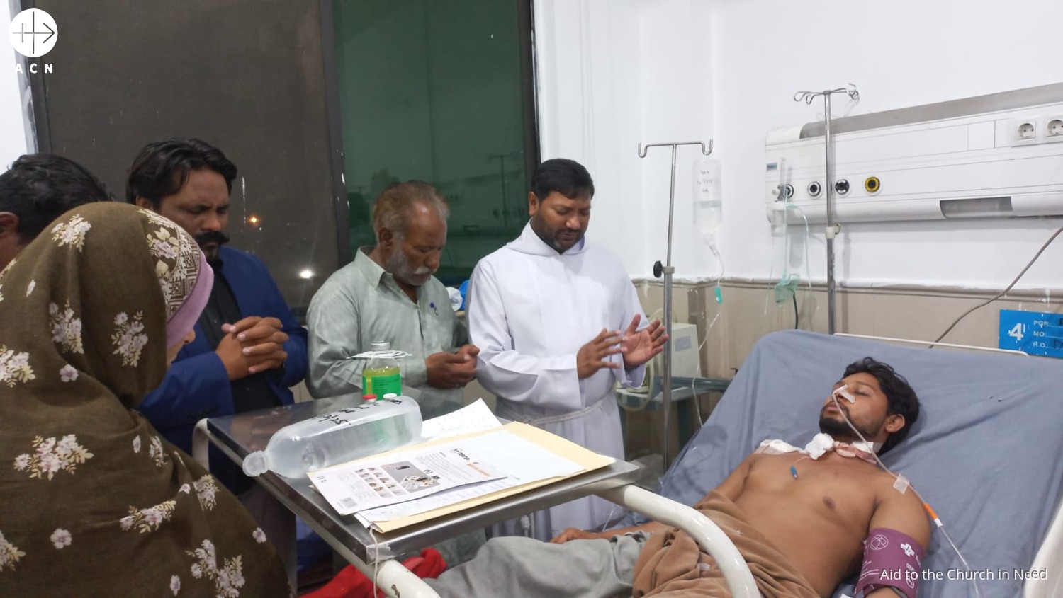 El joven agredido permanece en el hospital público de Lahore