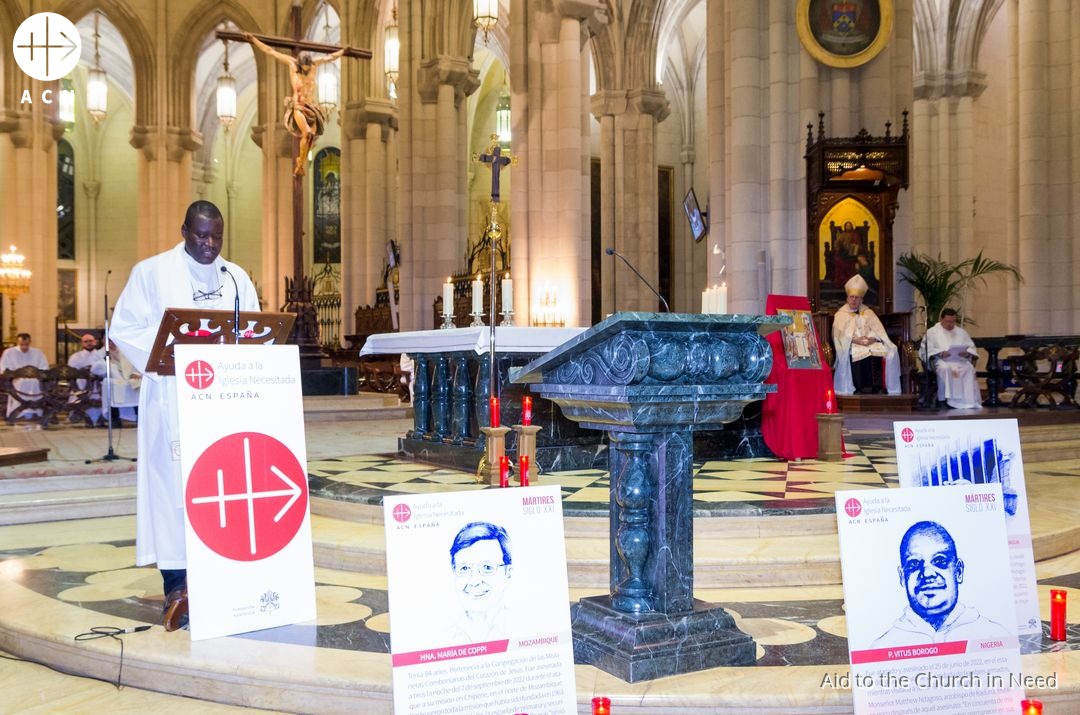 El padre Wenceslao Belem, sacerdote de Burkina Faso, durante su testimonio en la Noche de los Testigos 2023 en Madrid El padre Wenceslao Belem, sacerdote de Burkina Faso, durante su testimonio en la Noche de los Testigos 2023 en Madrid