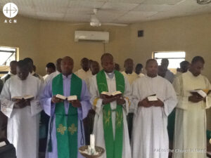 Sacerdotes de la diócesis de Maiduguri (Nigeria) durante un retiro