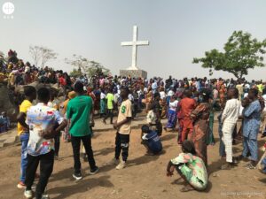 Estación del Via Crucis en la construción de un pabellón en el Centro de Peregrinos Whuabazhi (Maiduguri, Nigeria)