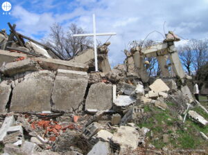 Ruinas de la parroquia de San Juan tras la guerra en Stjepan Krst en julio de 1997