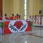 Casi 1000 personas reciben la Confirmación en Nigeria pese a la persecución contra los cristianos