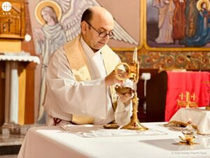 El P. Gabriel Romanelli durante una adoración eucarística en la parroquia de la Sagrada Familia (Gaza) El P. Gabriel Romanelli durante una adoración eucarística en la parroquia de la Sagrada Familia (Gaza)