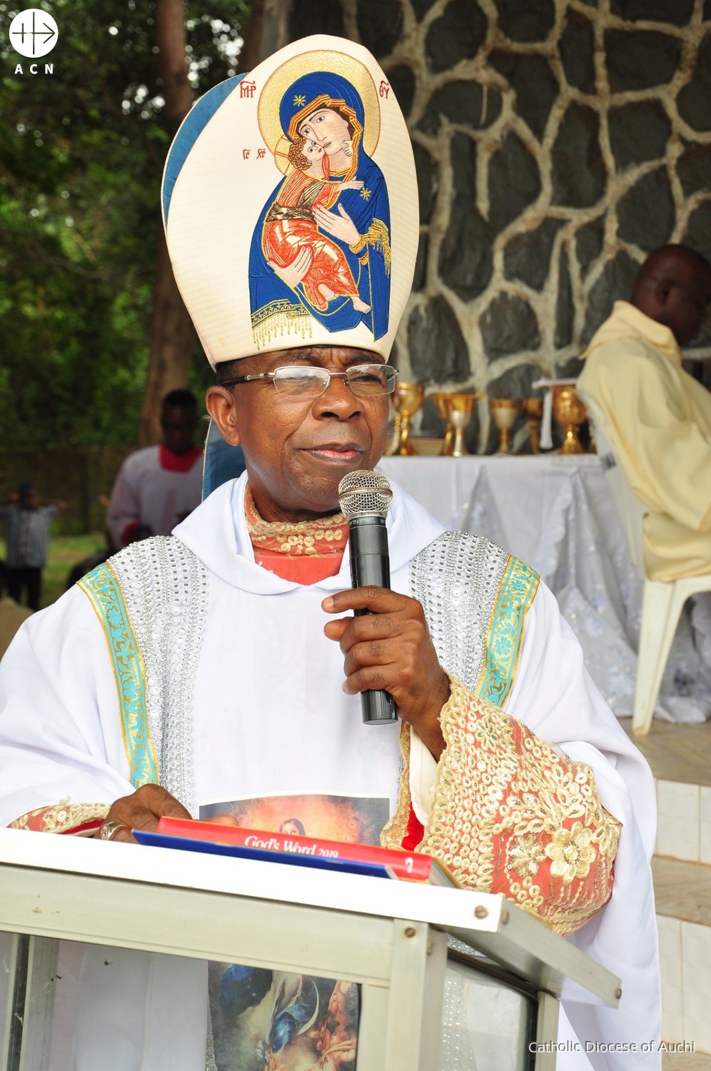 Monseñor Gabriel Dunia, obispo de la diócesis de Auchi (Nigeria) Monseñor Gabriel Dunia, obispo de la diócesis de Auchi (Nigeria)