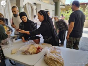 Monjas trabajando en un campamento de desplazados en Jabboulé (Líbano)