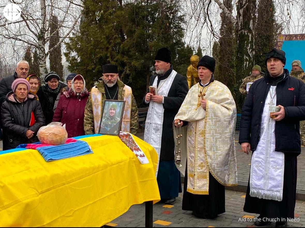 Funeral de un soldado ucraniano muerto en el frente Funeral de un soldado ucraniano muerto en el frente