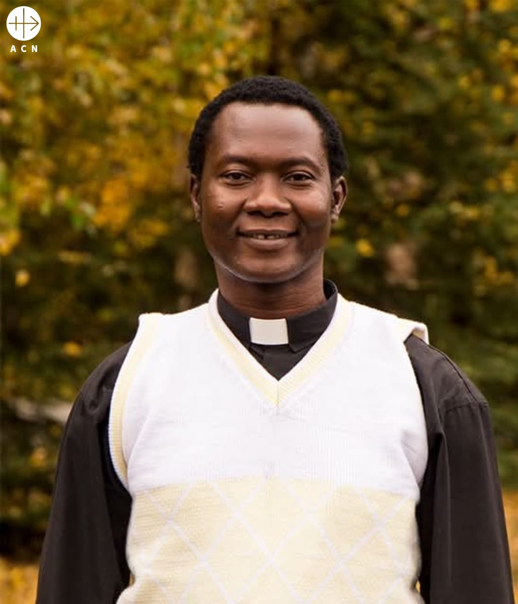 Padre Alphonsus Afina, sacerdote nigeriano liberado del secuestro de Boko Haram Padre Alphonsus Afina, sacerdote nigeriano liberado del secuestro de Boko Haram