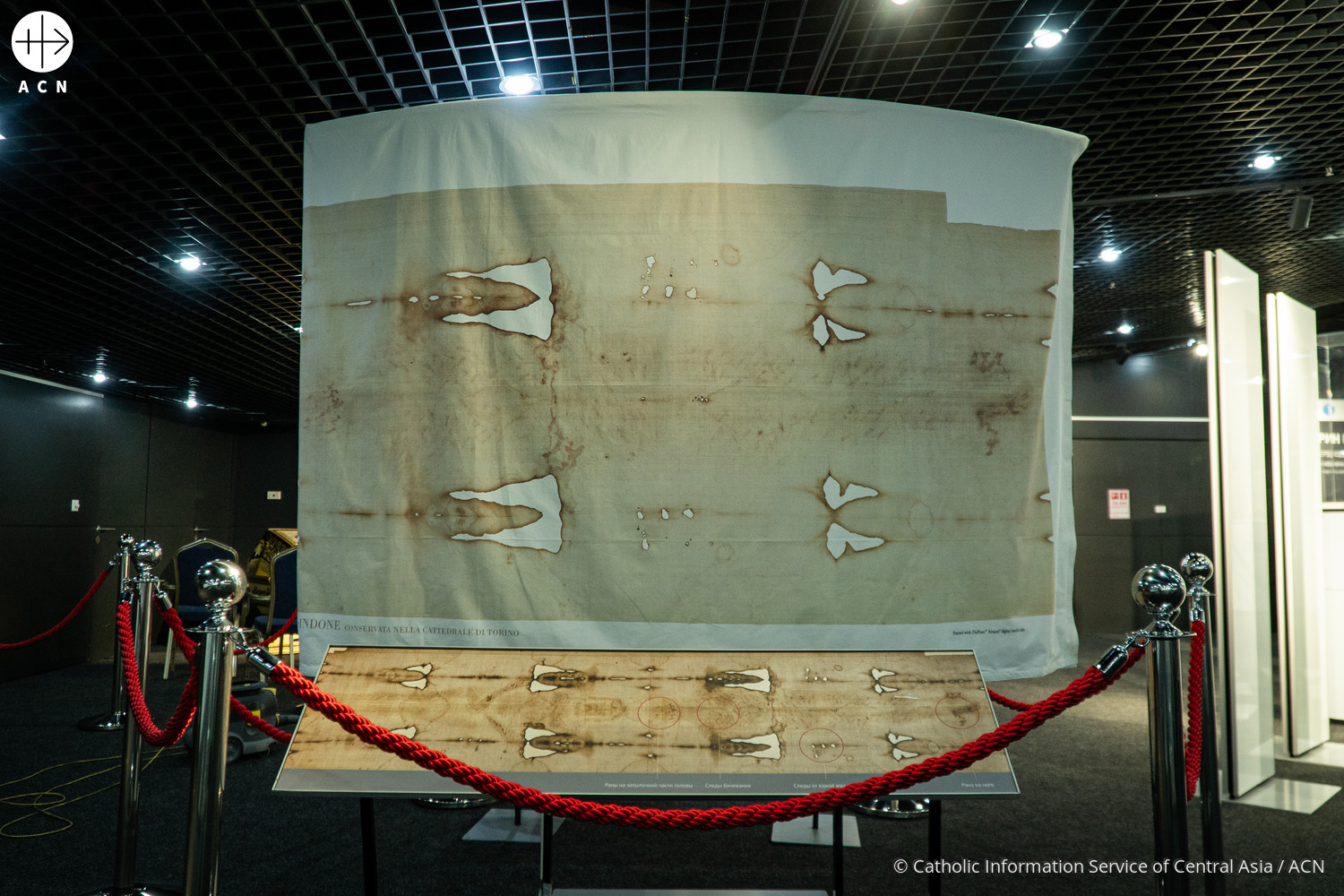 Exposición de la Sábana Santa de Turín en Astaná (Kazajistán). © Catholic Information Service of Central Asia /ACN Exposición de la Sábana Santa de Turín en Astaná (Kazajistán). © Catholic Information Service of Central Asia /ACN
