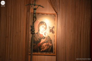 Icono de la Virgen María con el Niño en la capilla del Patriarcado Caldeo en Erbil (Irak). Foto de archivo Icono de la Virgen María con el Niño en la capilla del Patriarcado Caldeo en Erbil (Irak). Foto de archivo