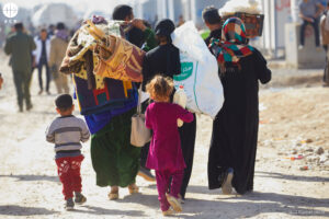 Una familia iraquí deja la ciudad de Mosul para dirigirse al campo de refugiados de Khazer (Irak) en 2016. Foto de archivo Una familia iraquí deja la ciudad de Mosul para dirigirse al campo de refugiados de Khazer (Irak) en 2016. Foto de archivo