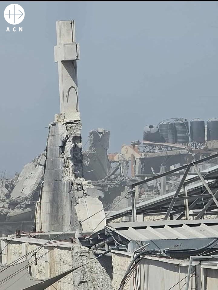 Parte superior de la parroquia de la Sagrada Familia de Gaza tras ser bombardeada el 17 de julio de 2025 Parte superior de la parroquia de la Sagrada Familia de Gaza tras ser bombardeada el 17 de julio de 2025