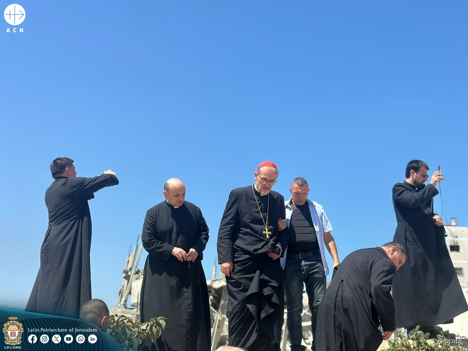 El patriarca latino de Jerusalén, el cardenal Pierbattista Pizzabala, durante su visita a la ciudad de Gaza. © @lpj.org El patriarca latino de Jerusalén, el cardenal Pierbattista Pizzabala, durante su visita a la ciudad de Gaza. © @lpj.org