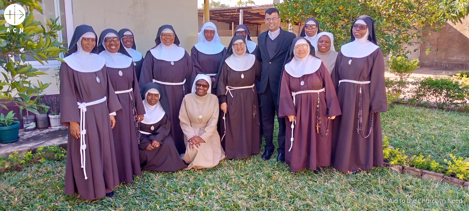 Monjas clarisas del Monasterio del Sagrado Corazón de Jesús, en Chidenguele (Mozambique). Foto de archivo Monjas clarisas del Monasterio del Sagrado Corazón de Jesús, en Chidenguele (Mozambique). Foto de archivo