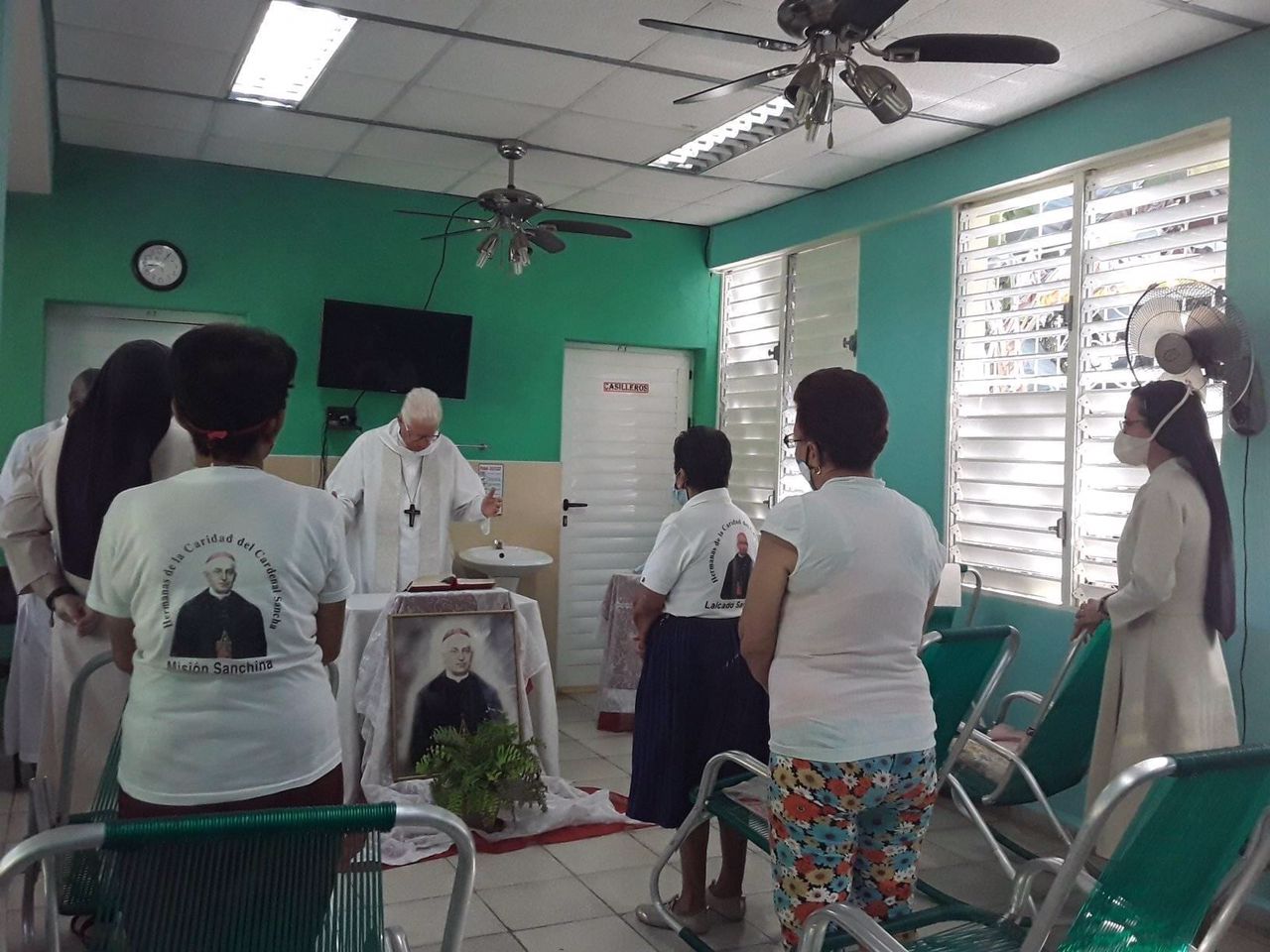 Maintenance aid for 2 sisters de la Caridad del Cardenal Sancha, Caney, 2021