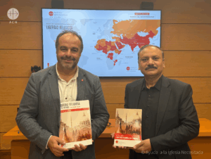 El director de ACN España, José María Gallardo, y el director de la Comisión Nacional Católica para la Justicia y la Paz (CNJP) de Pakistán, Naeem Yousaf Gill, en la presentación del Informe Libertad Religiosa en el Mundo 2025 El director de ACN España, José María Gallardo, y el director de la Comisión Nacional Católica para la Justicia y la Paz (CNJP) de Pakistán, Naeem Yousaf Gill, en la presentación del Informe Libertad Religiosa en el Mundo 2025