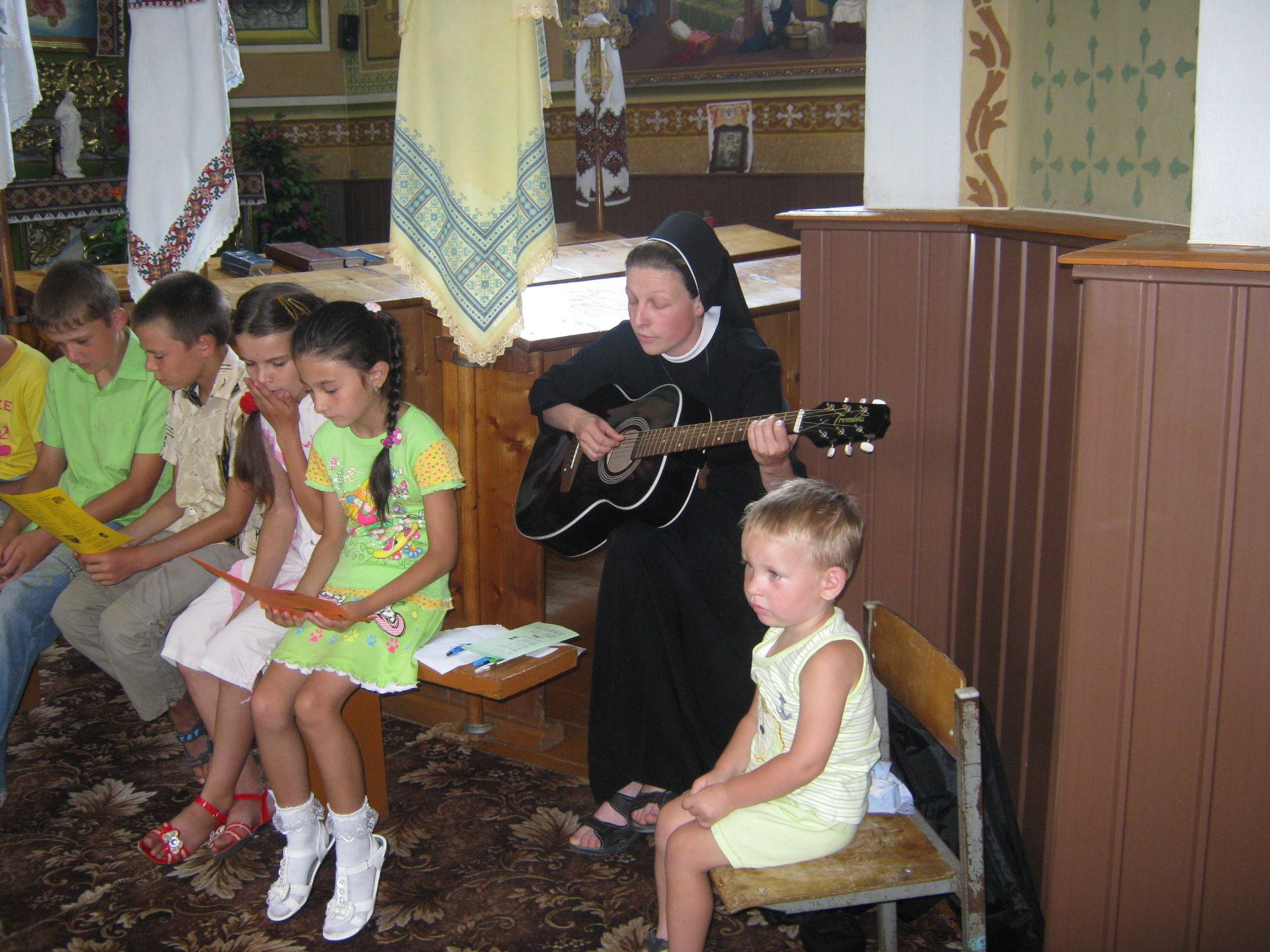 Subsistence aid for 53 sisters and 1 novice of the Holy Family in Ukraine for 2025